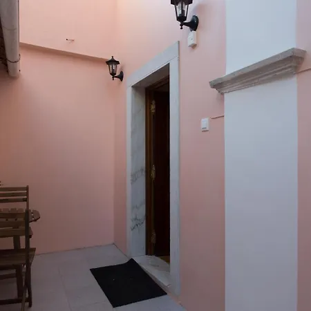 Spacious 3-bedroom Triplex With Terrace In Appartement