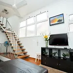 Apartment Spacious 3-bedroom Triplex With Terrace In
