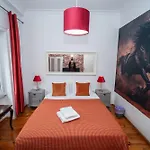 Spacious 3-bedroom Triplex With Terrace In * Lisboa
