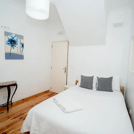 Spacious 3-bedroom 3 Doblebed 1 Sofabed 2 Bathroom Triplex With Terrace In Appartement Lissabon