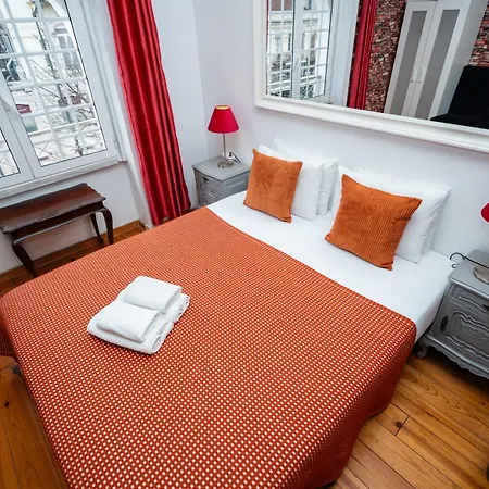 Spacious 3-bedroom 3 Doblebed 1 Sofabed 2 Bathroom Triplex With Terrace In Appartement Lissabon
