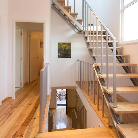 Spacious 3-bedroom Triplex With Terrace In アパート リスボン