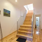 شقة Spacious 3-Bedroom Triplex Apartment With Terrace In Central Lisbon
